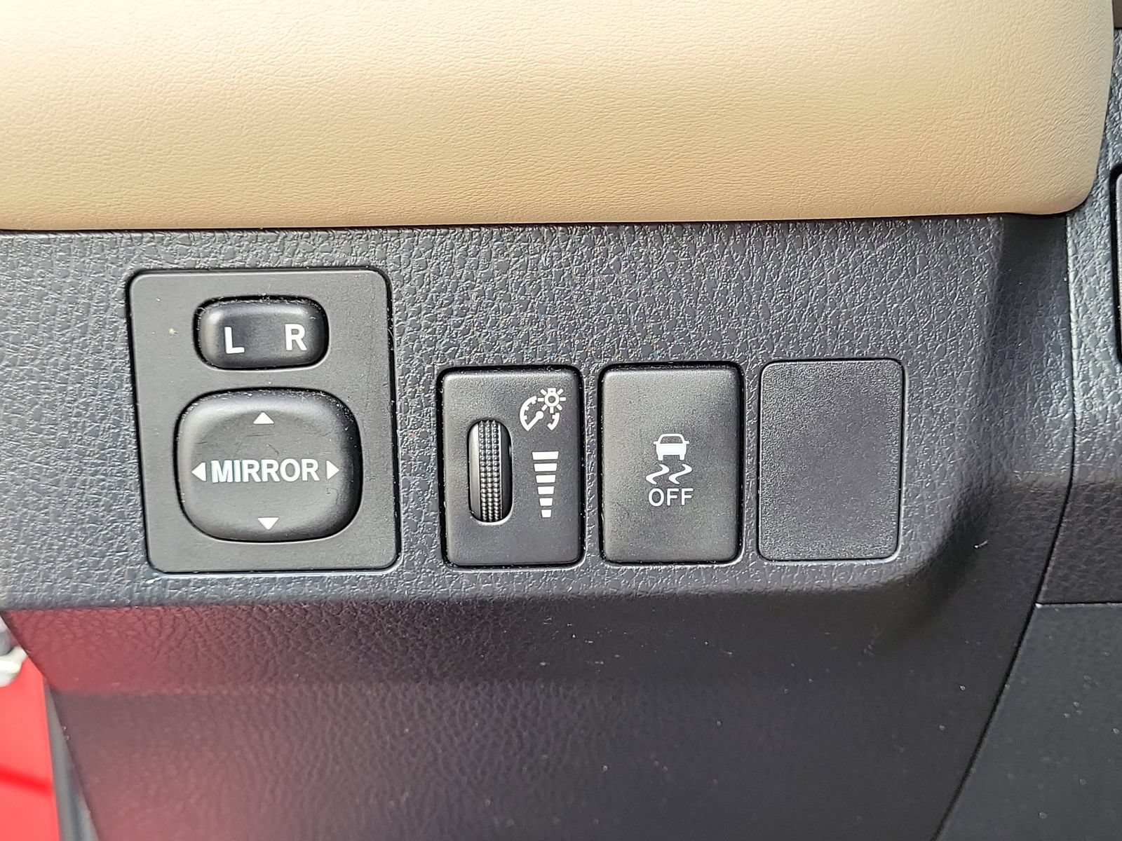 Used 2015 Toyota RAV4 Limited w/ Outdoor Package FWD image 29