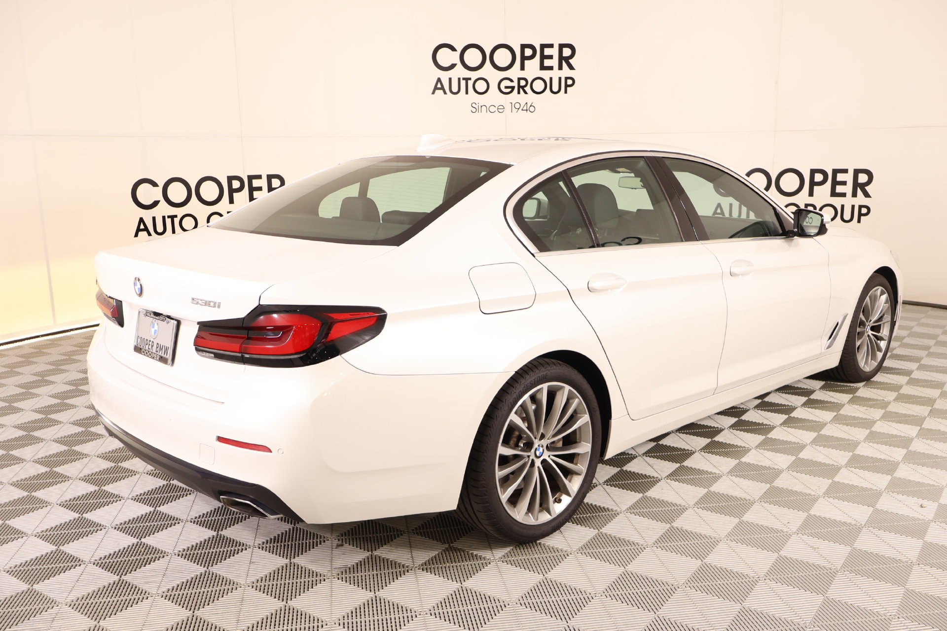 Used 2023 BMW 530i w/ Premium Package RWD image 22
