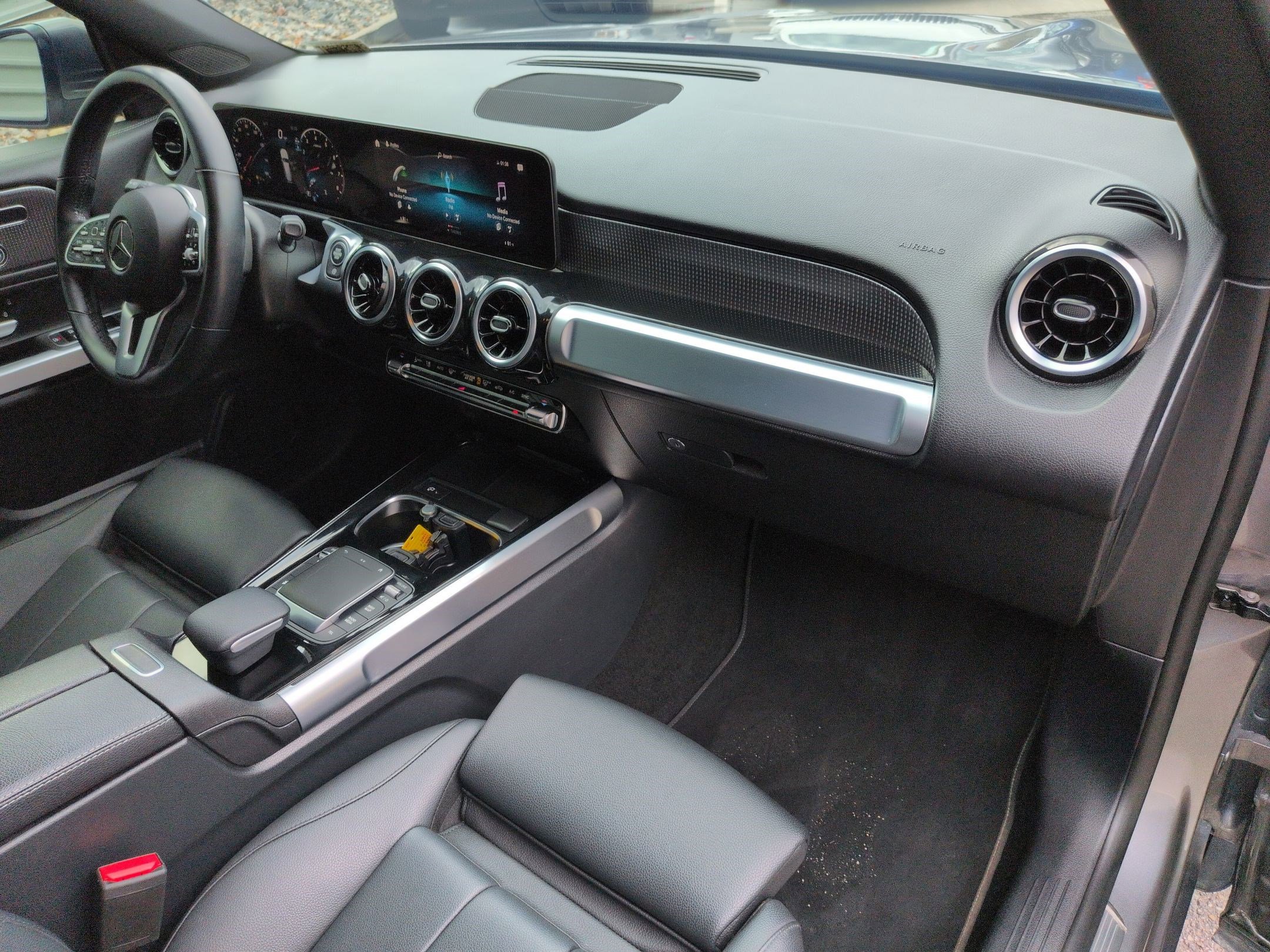 Certified 2023 Mercedes-Benz GLB 250 4MATIC w/ Premium Package image 32