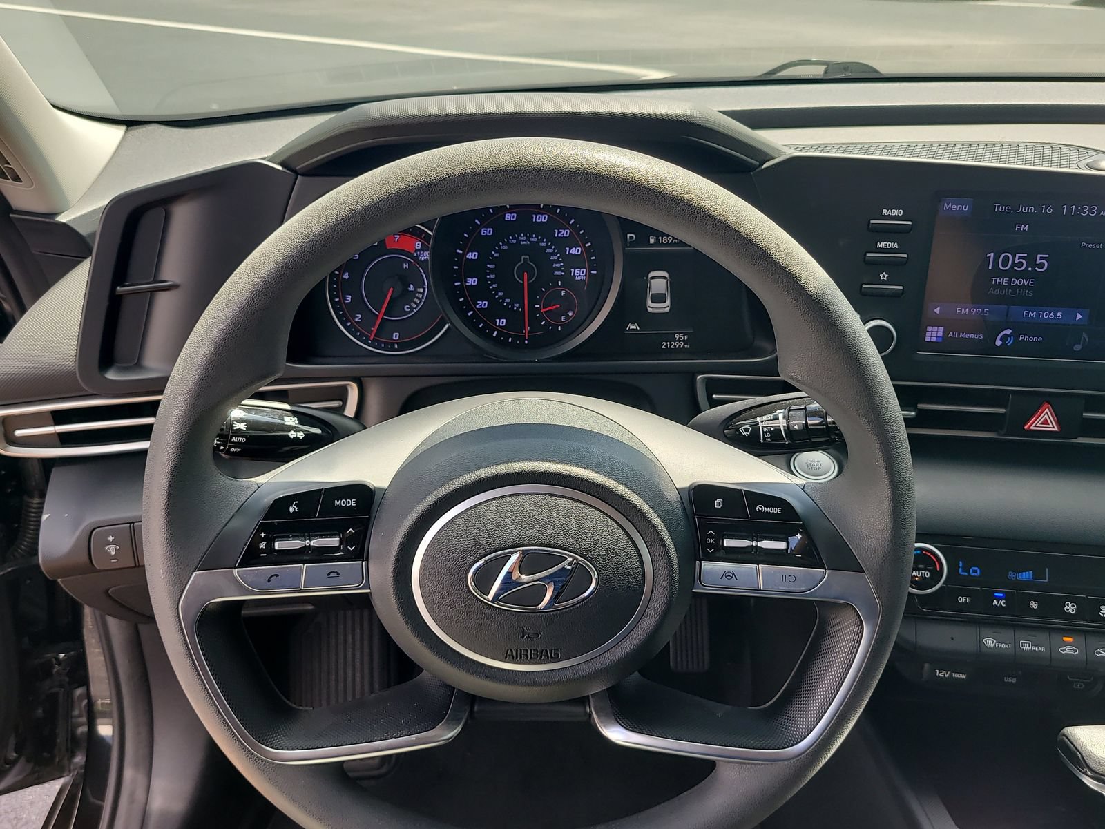 Used 2022 Hyundai Elantra SEL FWD image 24