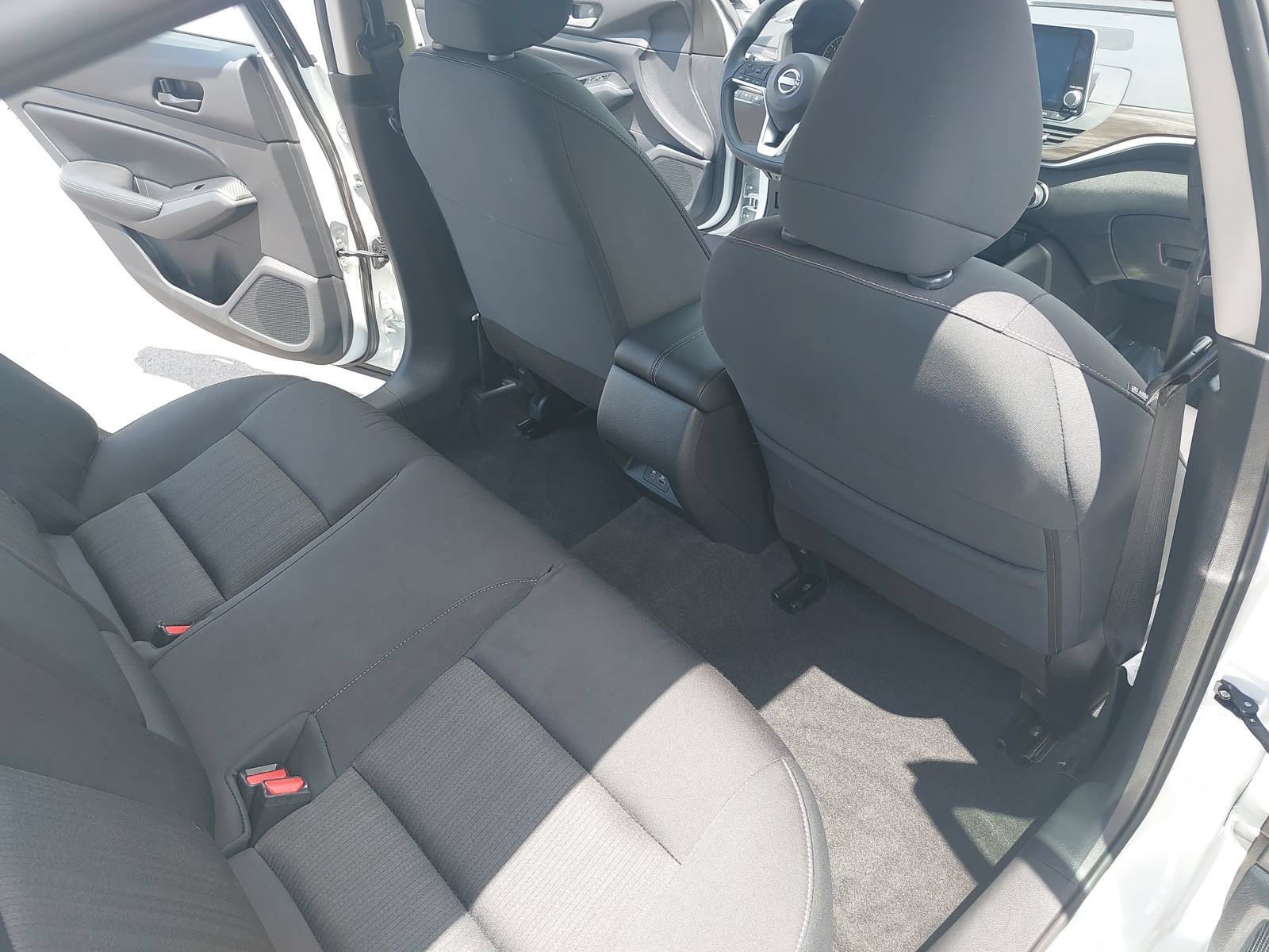 Used 2025 Nissan Altima 2.5 SV FWD image 12