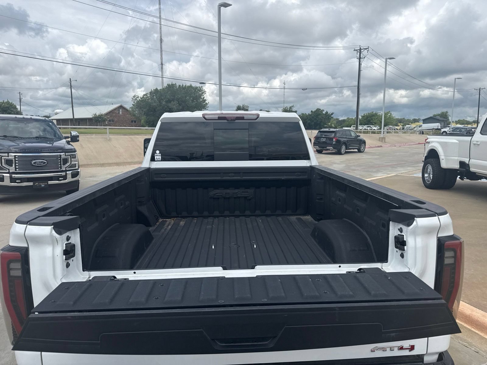 Used 2024 GMC Sierra 2500 AT4 w/ AT4 Premium Plus Package AWD/4WD image 9