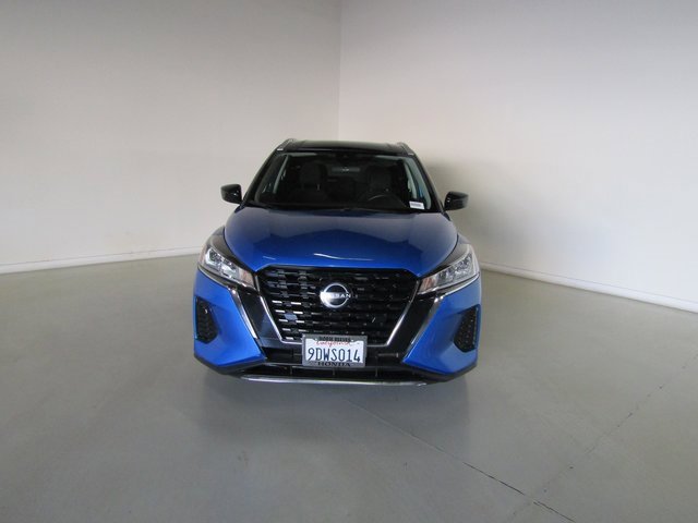Used 2023 Nissan Kicks SV image 2