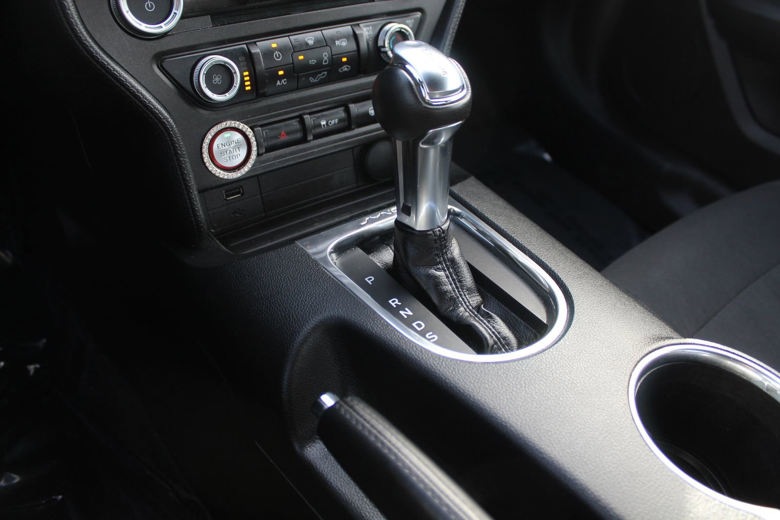 Used 2018 Ford Mustang EcoBoost image 15