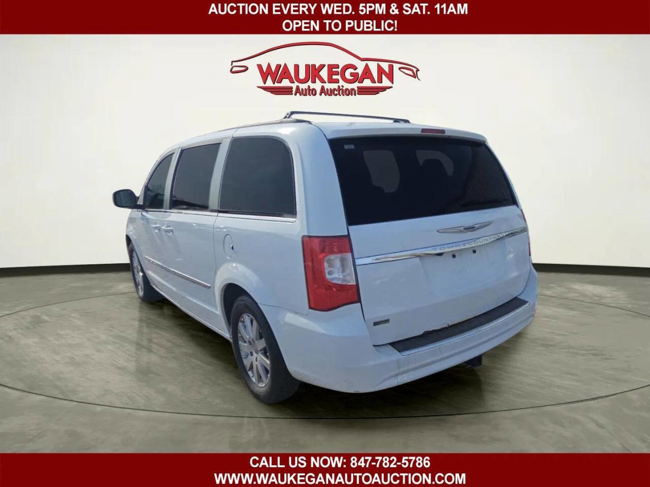Used 2016 Chrysler Town & Country Touring image 8