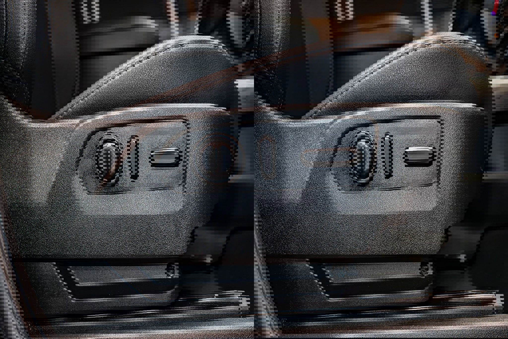 Used 2021 Chevrolet Silverado 2500 LTZ w/ LTZ Plus Package AWD/4WD image 29