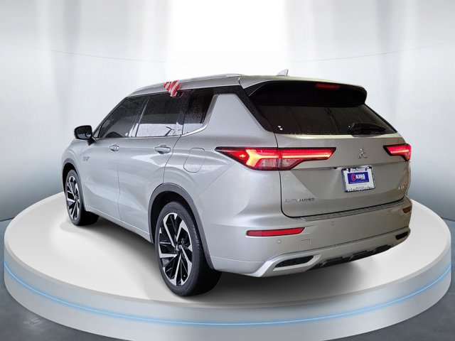 Used 2023 Mitsubishi Outlander SEL AWD/4WD image 3