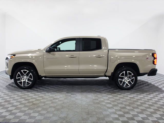 Used 2024 Chevrolet Colorado Z71 w/ Z71 Convenience Package 2 AWD/4WD image 3
