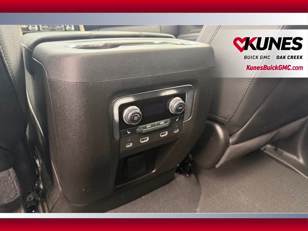 Used 2024 GMC Yukon Denali w/ Advanced Technology Package AWD/4WD image 7