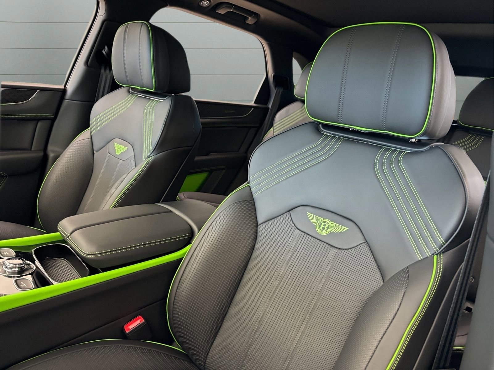 New 2025 Bentley Bentayga image 15