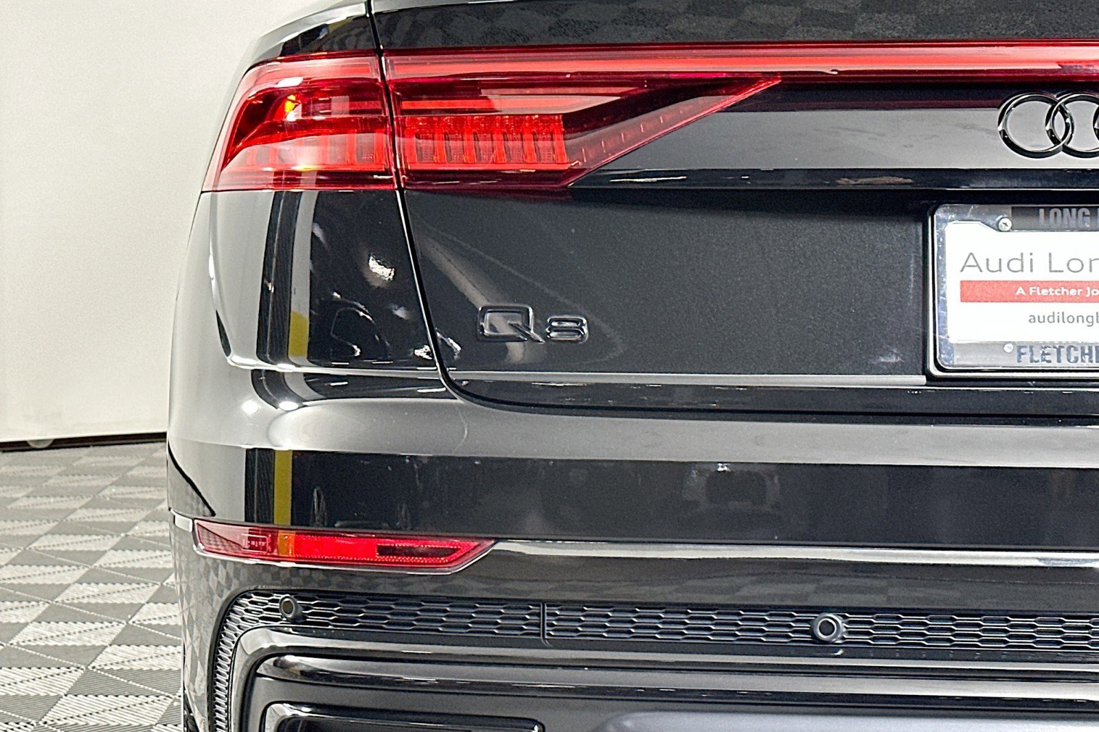 Used 2023 Audi Q8 Prestige w/ Prestige Package image 17