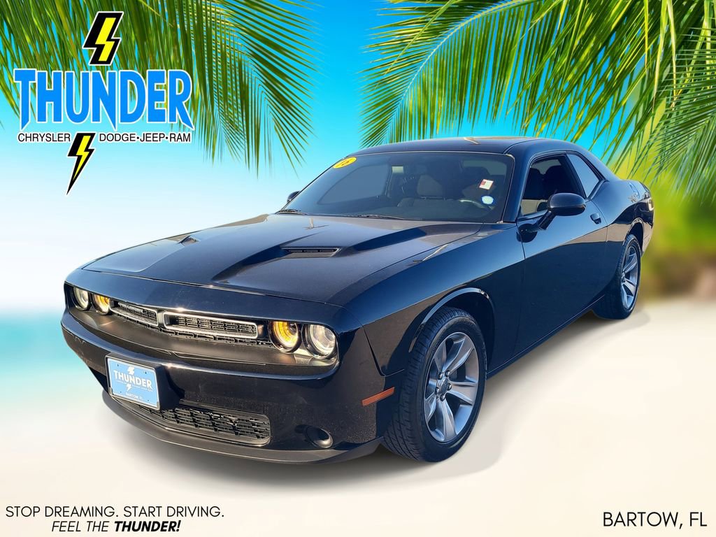Used 2016 Dodge Challenger SXT image 2
