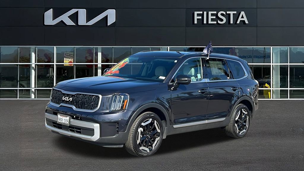 Used 2025 Kia Telluride EX w/ EX Captain's Chair Package image 2