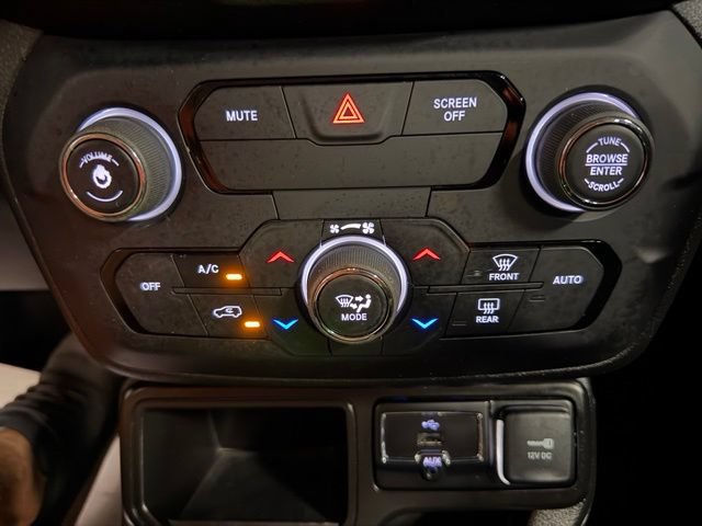Used 2019 Jeep Renegade Latitude FWD image 39