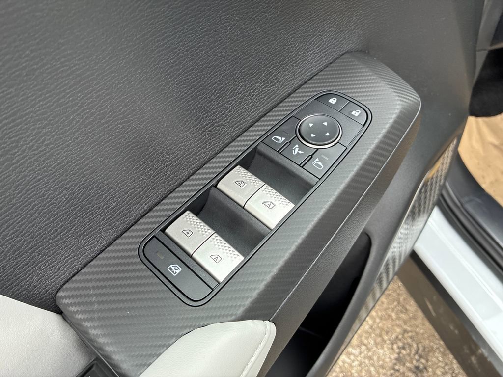 New 2026 Mitsubishi Outlander SE image 14