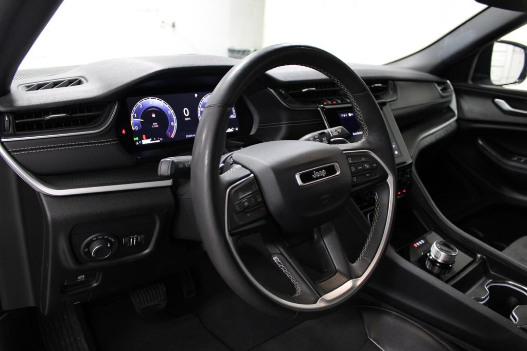 Used 2024 Jeep Grand Cherokee Altitude AWD/4WD image 18