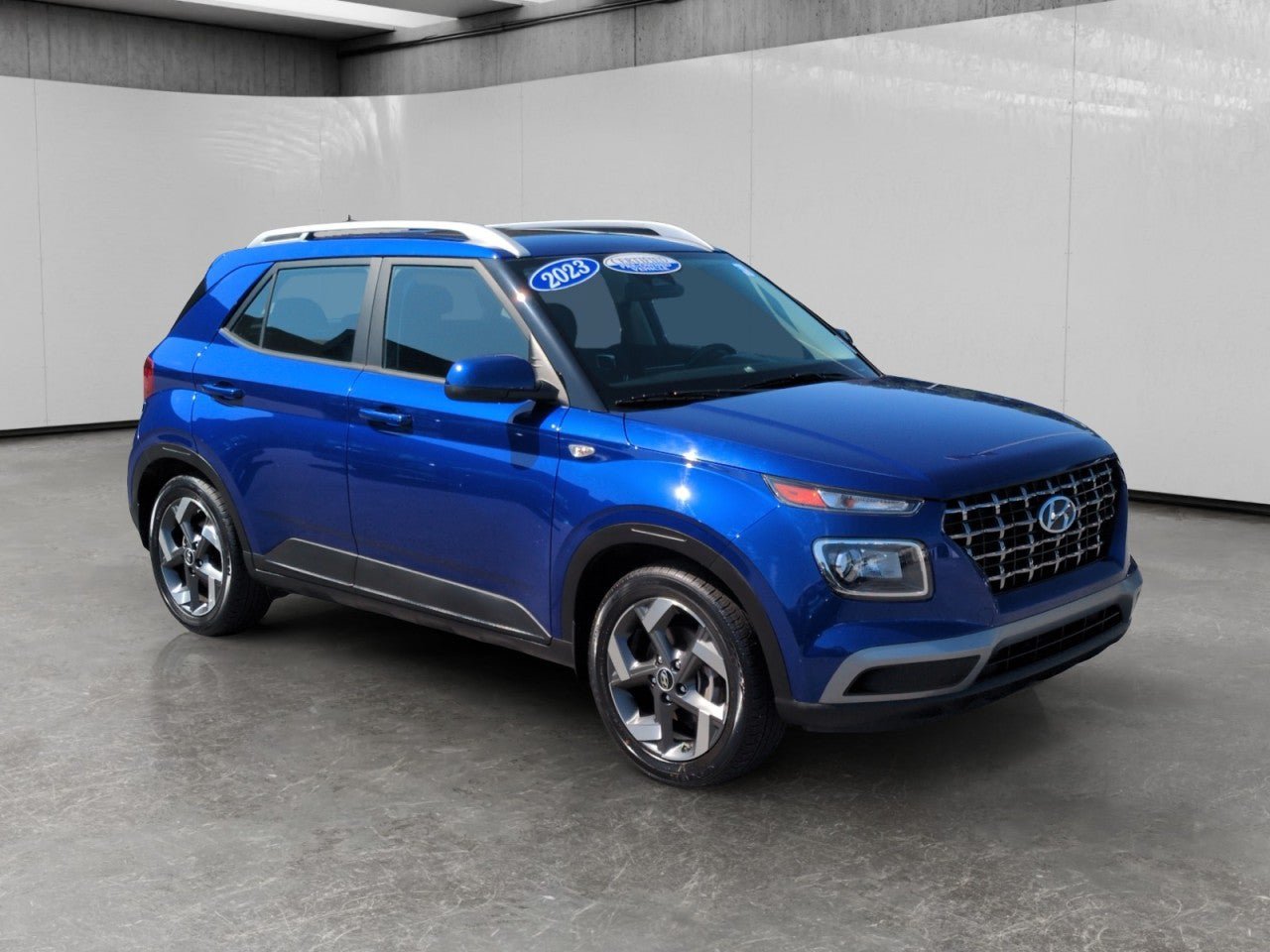 Used 2023 Hyundai Venue SEL FWD image 1