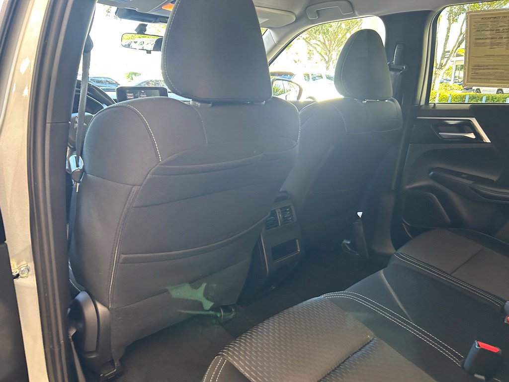 Used 2024 Mitsubishi Outlander ES FWD image 31