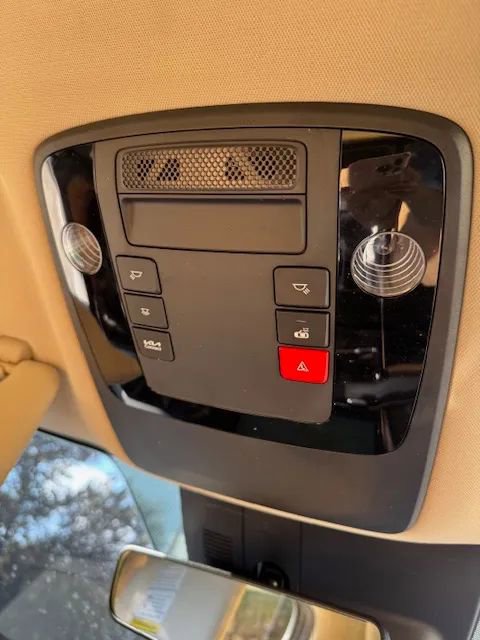 Used 2024 Kia Carnival EX image 22