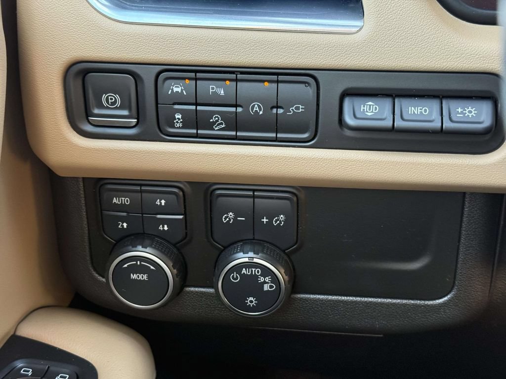 Used 2021 Chevrolet Tahoe Premier AWD/4WD image 28