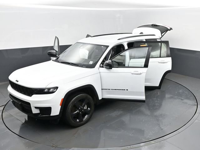 Used 2023 Jeep Grand Cherokee L Laredo image 27