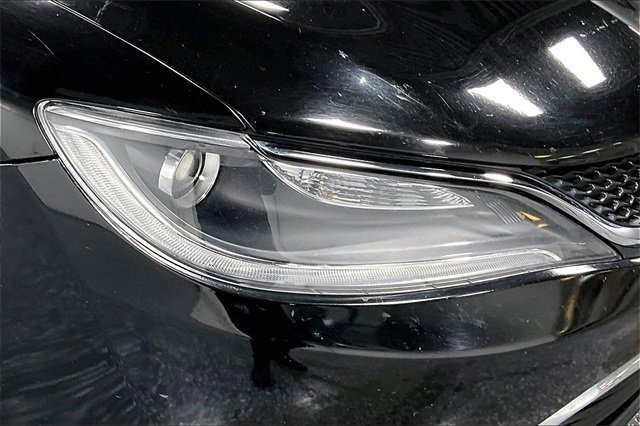 Used 2015 Chrysler 200 Limited image 26