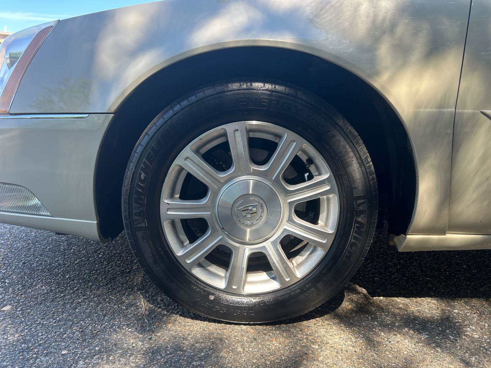 Used 2010 Cadillac DTS FWD image 16