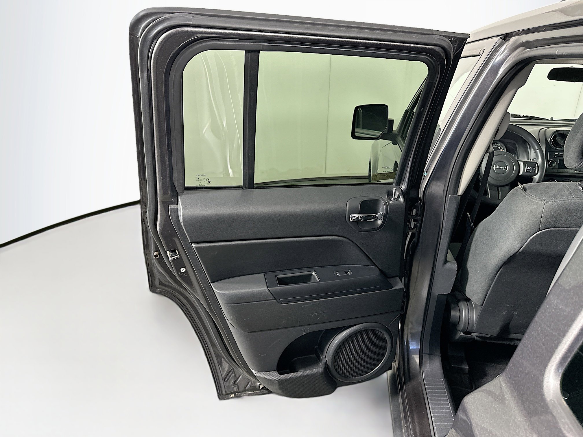 Used 2015 Jeep Patriot Latitude AWD/4WD image 23