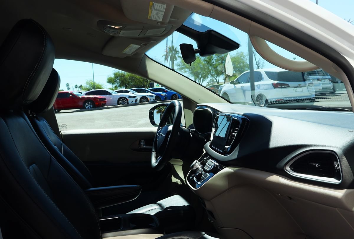 Used 2024 Chrysler Pacifica Touring-L FWD image 34