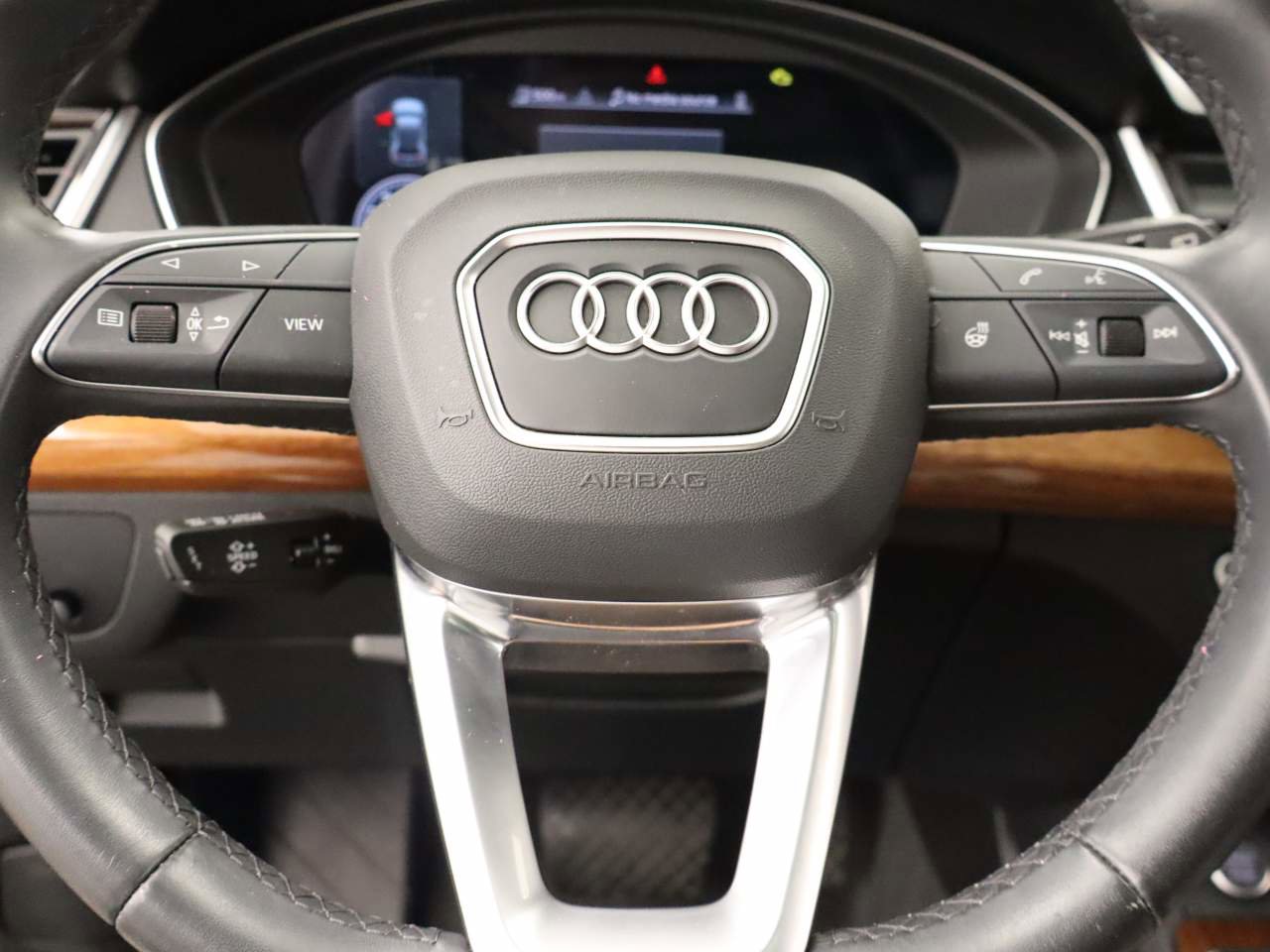Used 2023 Audi Q5 2.0T Premium Plus w/ Premium Plus Package AWD/4WD image 13