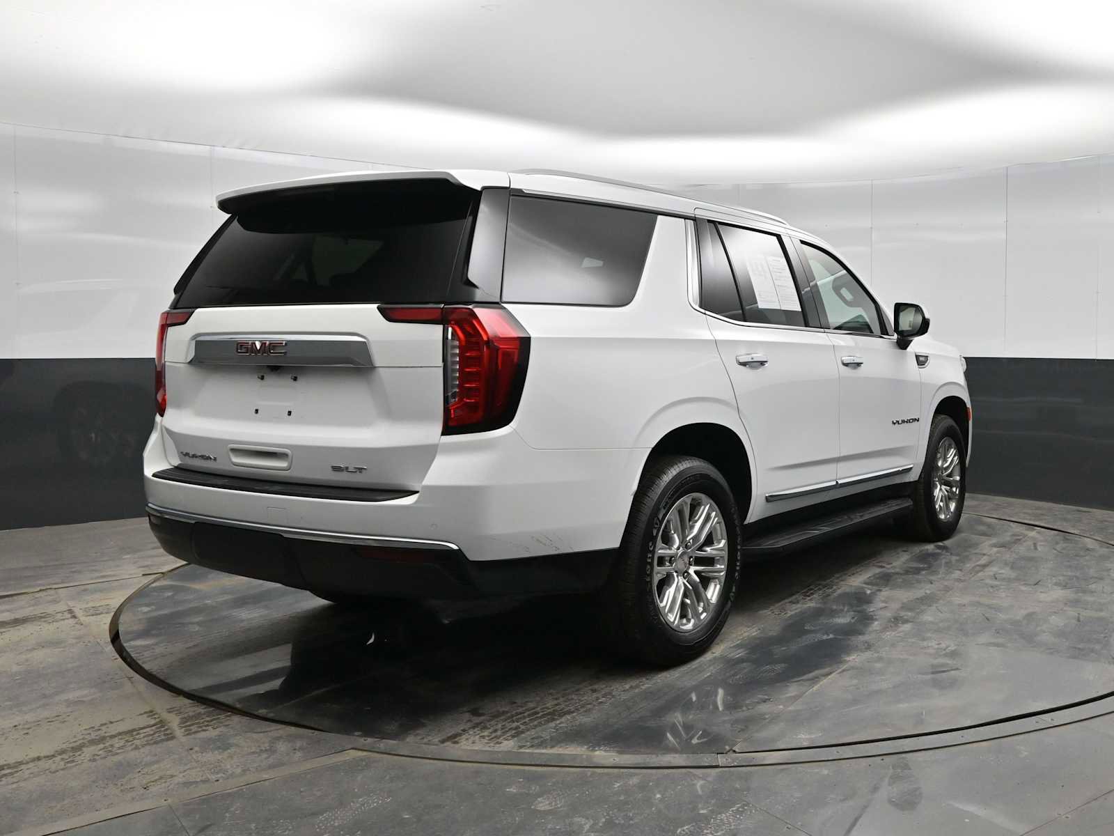 Used 2024 GMC Yukon SLT image 7