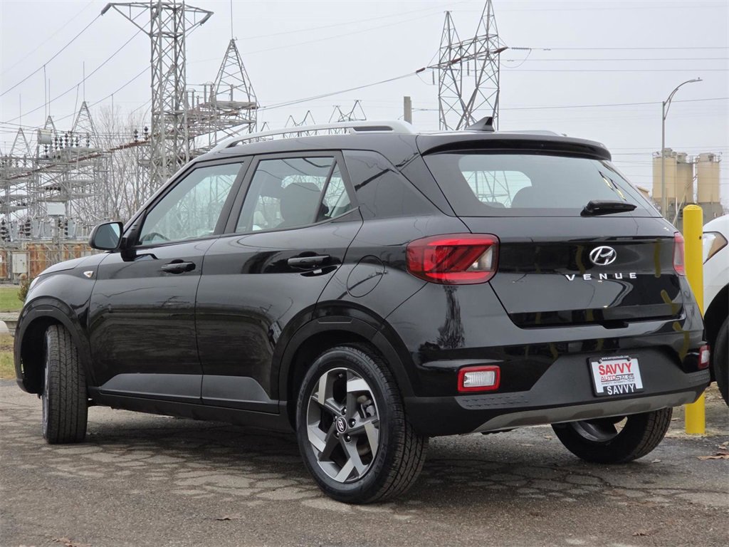 Used 2021 Hyundai Venue SEL w/ Cargo Package image 10