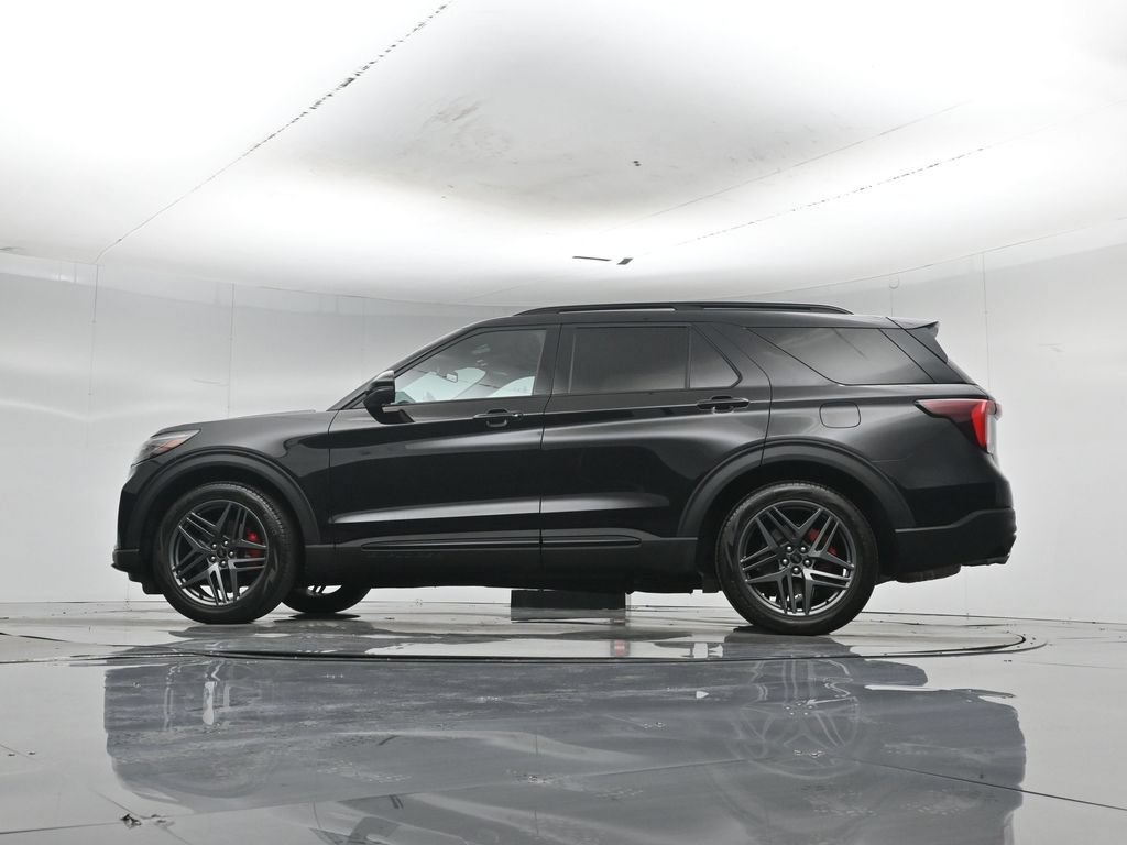 Used 2025 Ford Explorer ST RWD image 7