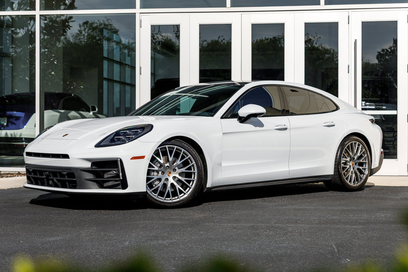 Used 2024 Porsche Panamera 4 image 3