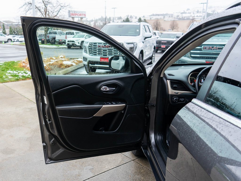 Used 2018 Jeep Cherokee Limited image 15