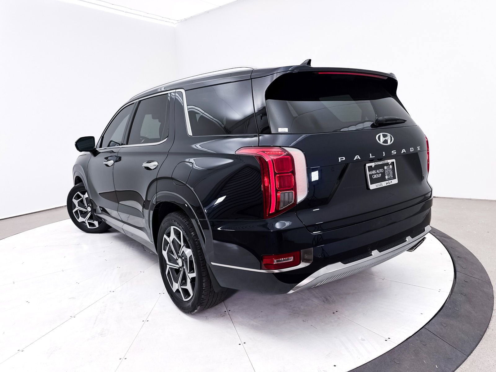 Used 2022 Hyundai Palisade Calligraphy w/ Cargo Package FWD image 2