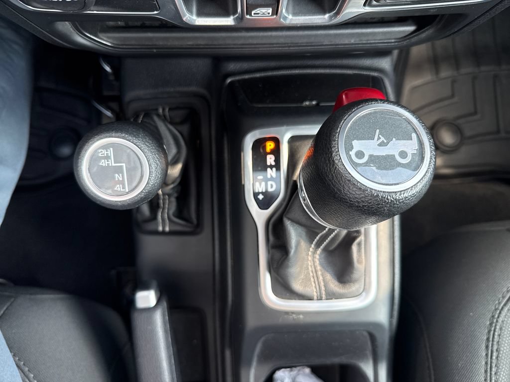 Used 2018 Jeep Wrangler Unlimited Sahara AWD/4WD image 27