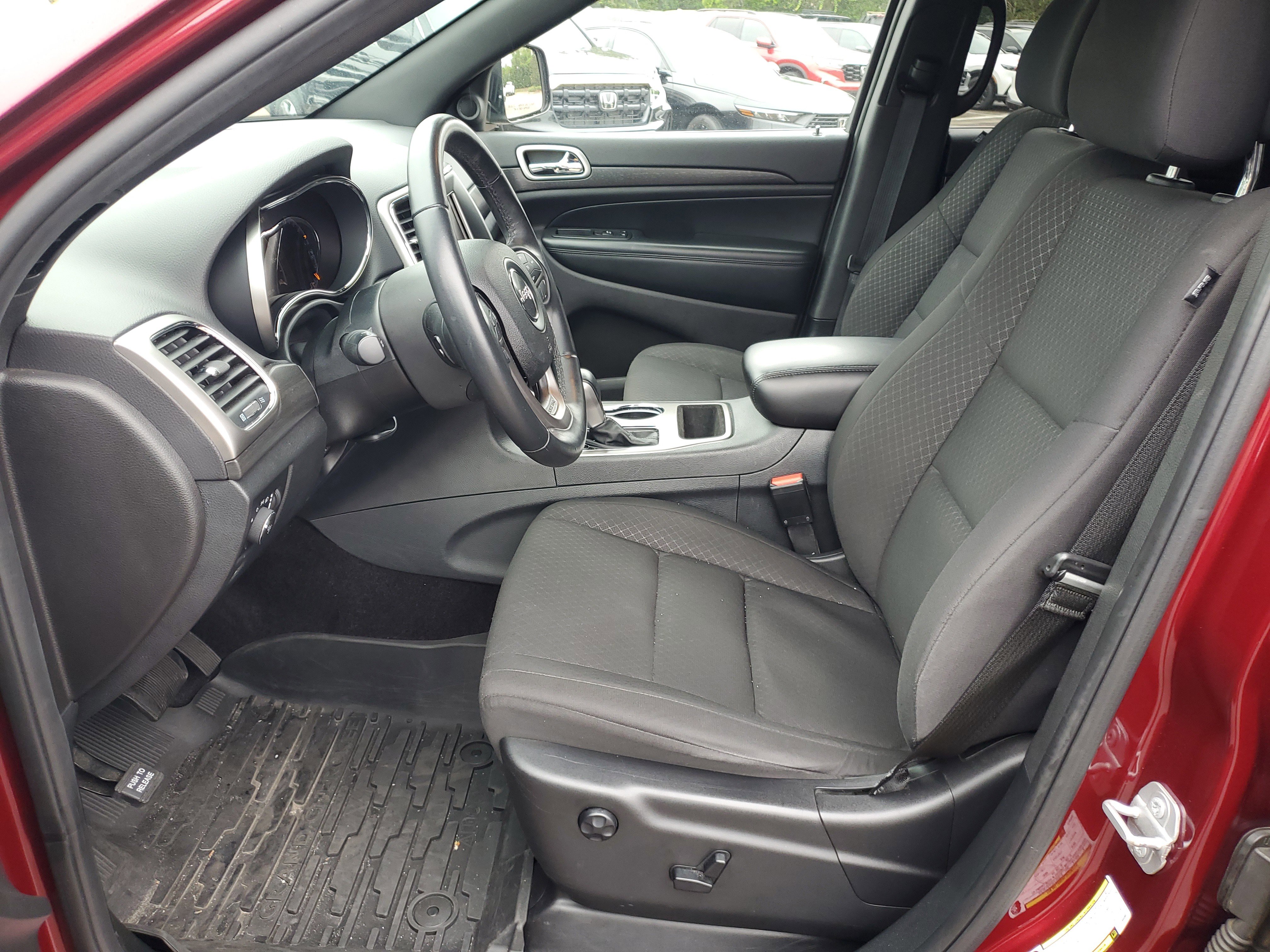 Used 2018 Jeep Grand Cherokee Laredo image 27