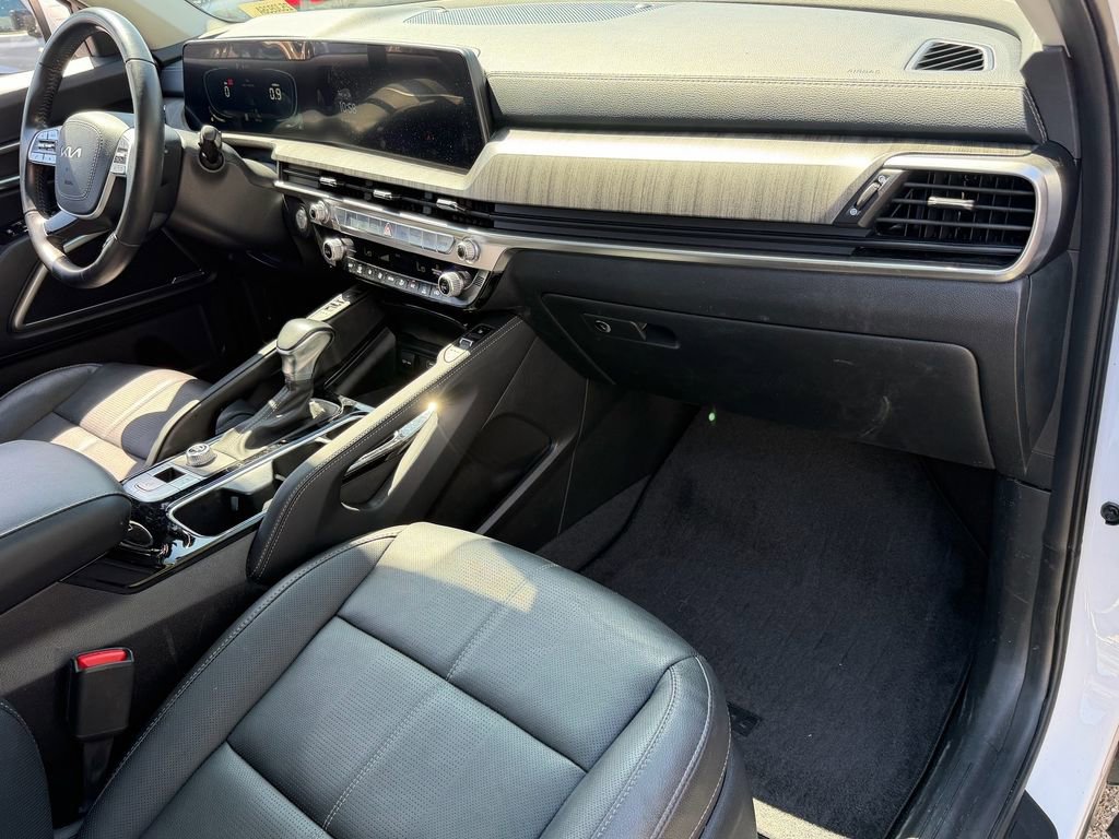 Used 2025 Kia Telluride EX w/ EX Captain's Chair Package FWD image 17