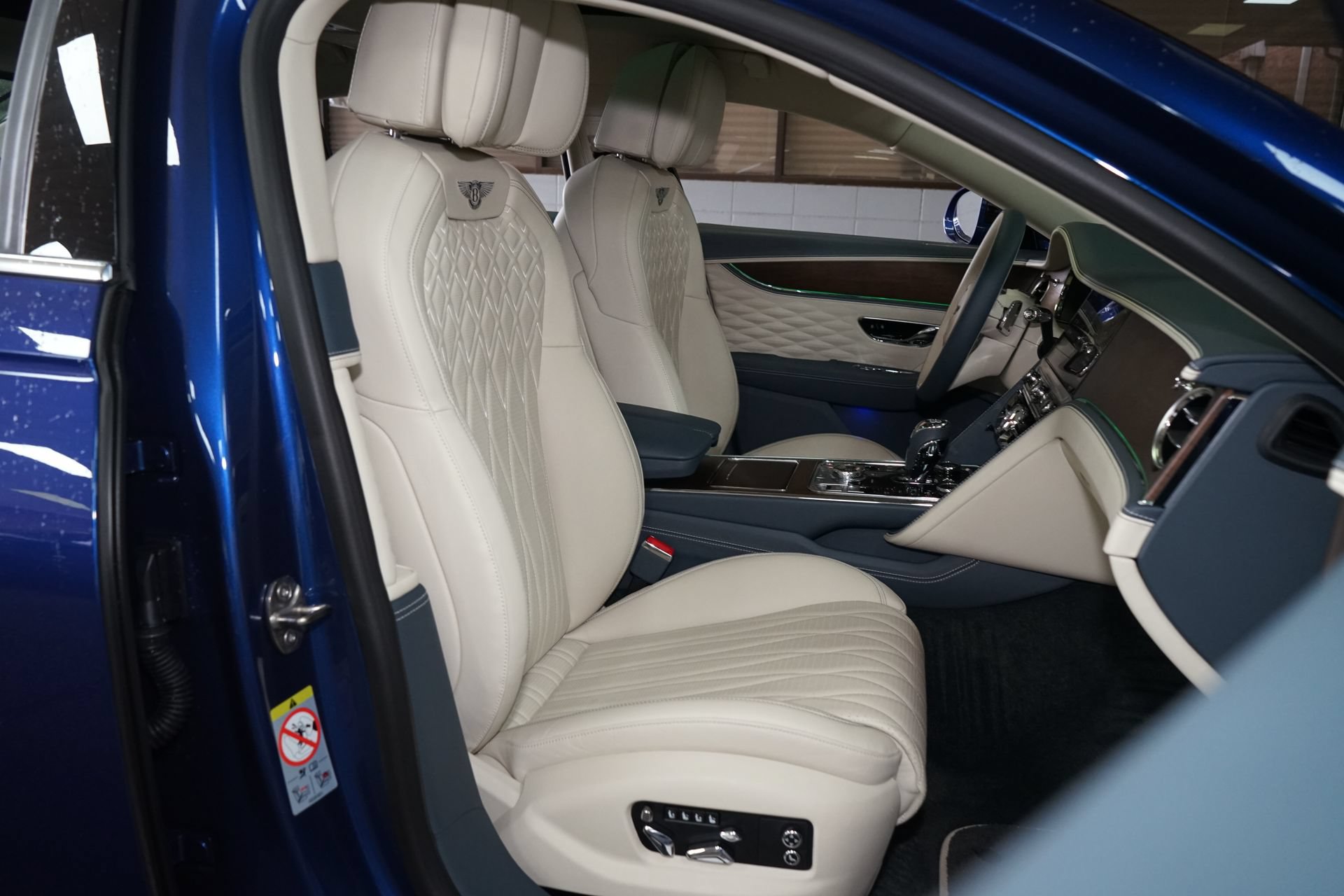Used 2022 Bentley Flying Spur V8 AWD/4WD image 10