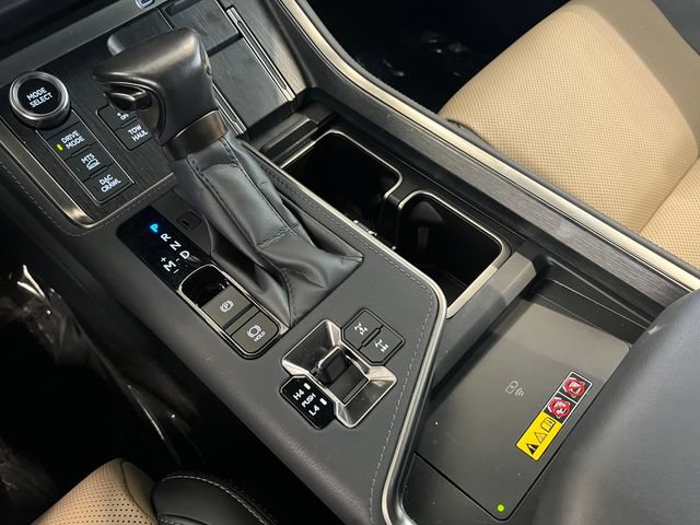 Used 2025 Lexus GX 550 w/ Accessory Package (32) AWD/4WD image 27
