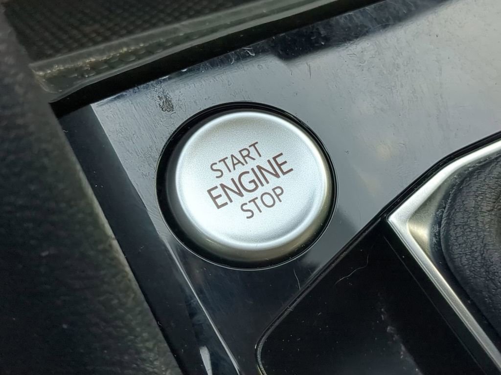 Used 2024 Volkswagen Taos SE image 29