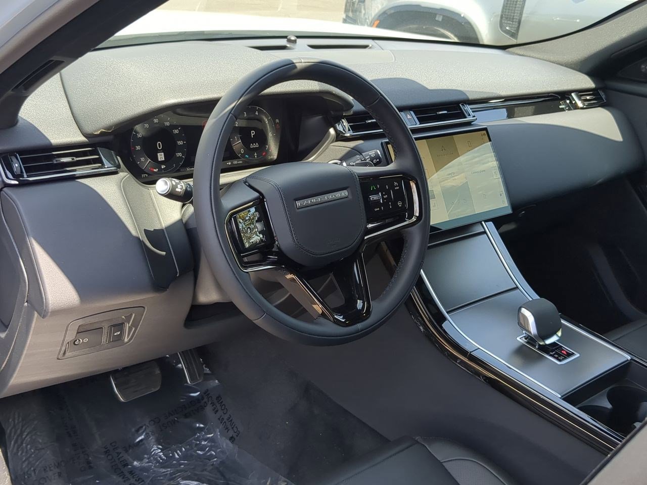 New 2025 Land Rover Range Rover Velar Dynamic SE image 9