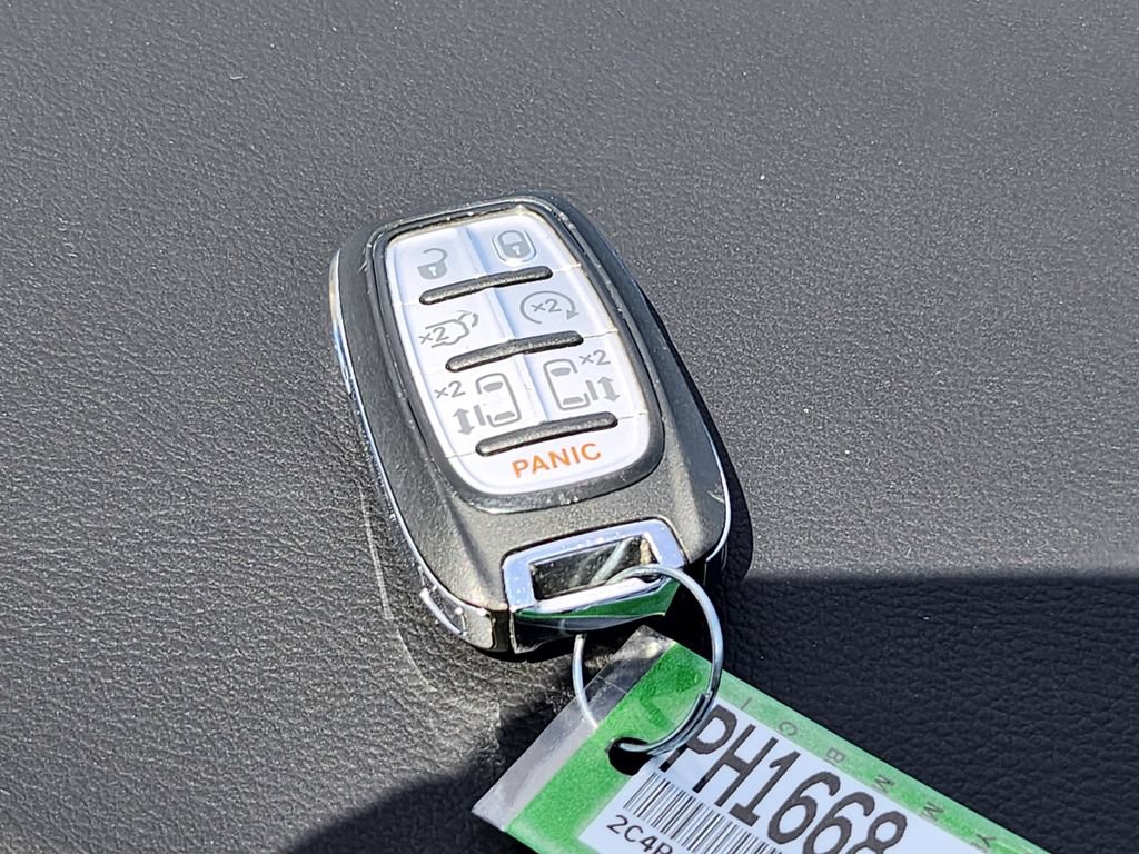 Used 2024 Chrysler Pacifica Touring-L FWD image 41