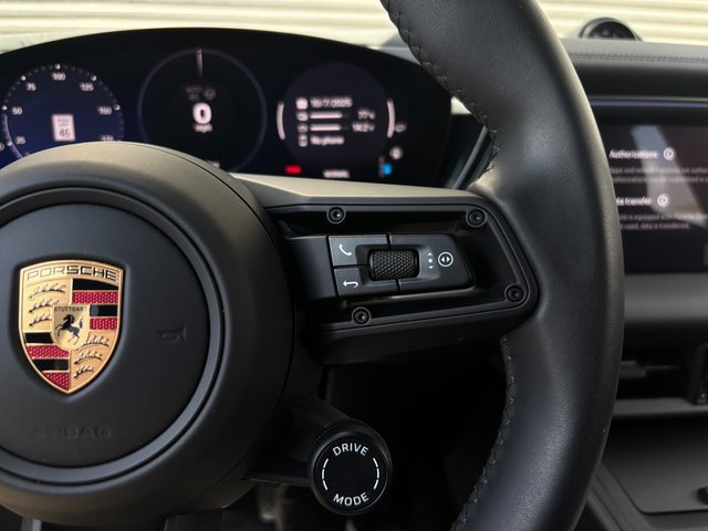Certified 2025 Porsche Macan 4 Electric image 13
