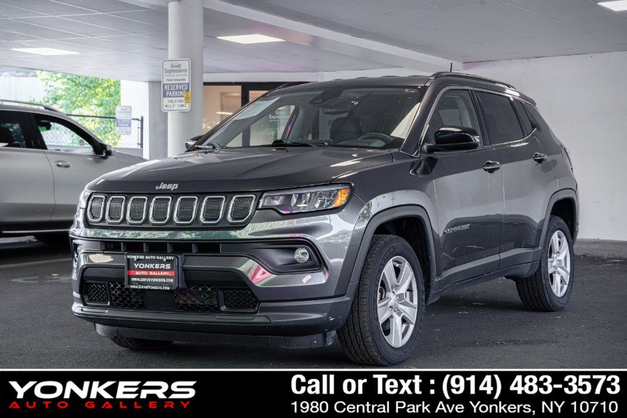 Used 2022 Jeep Compass Latitude AWD/4WD image 2