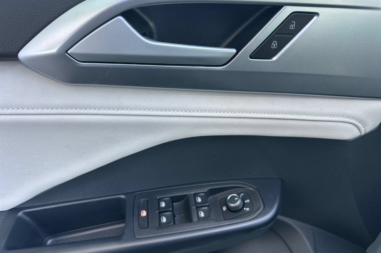 New 2026 Volkswagen Taos SE FWD image 9
