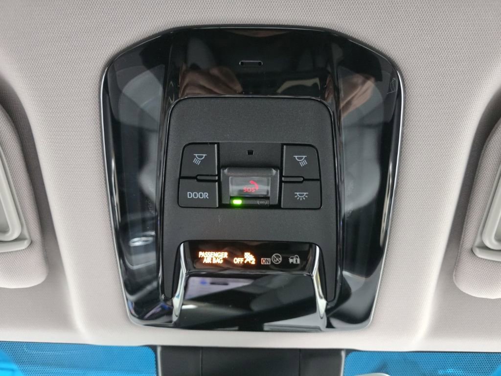 Used 2024 Toyota Venza XLE image 39