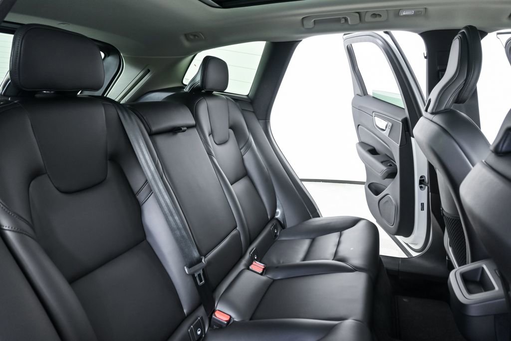 Certified 2025 Volvo XC60 B5 Core AWD/4WD image 23