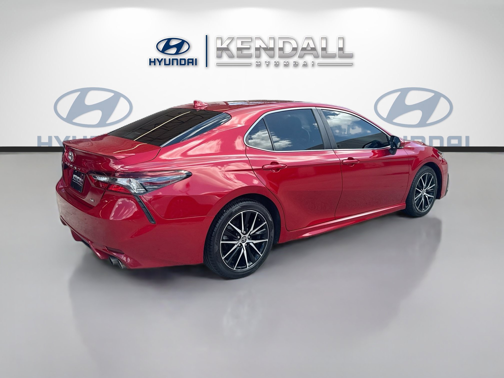 Used 2022 Toyota Camry SE FWD image 6